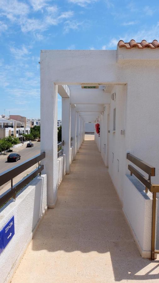 Amore Hotel Apts Paralimni Luaran gambar