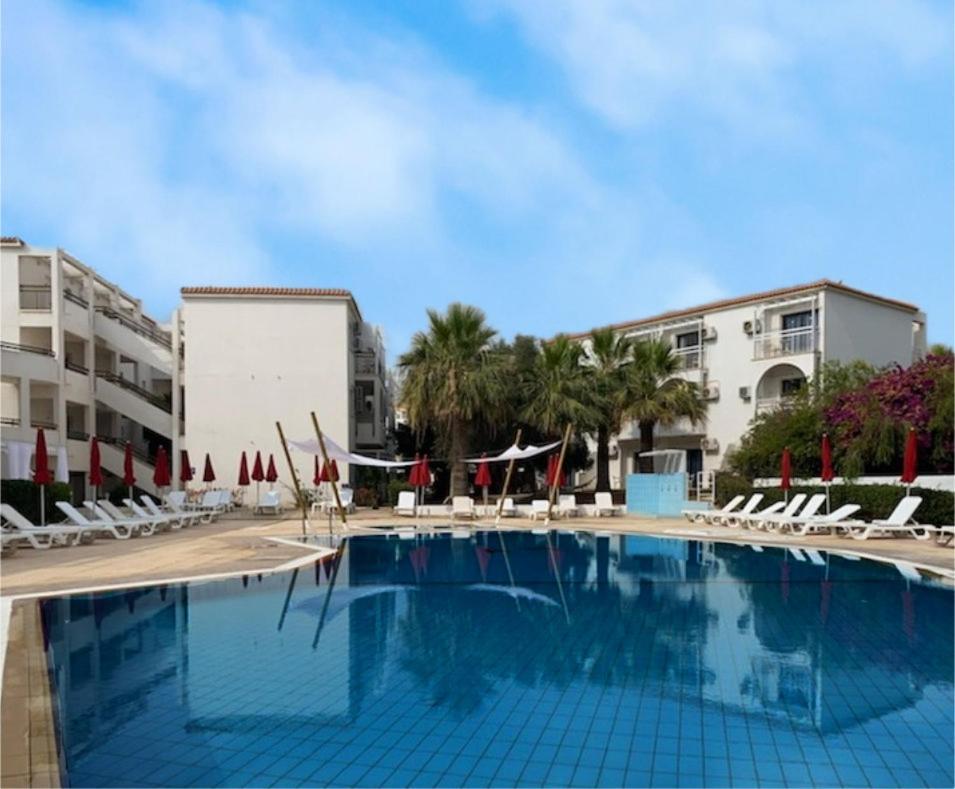 Amore Hotel Apts Paralimni Luaran gambar