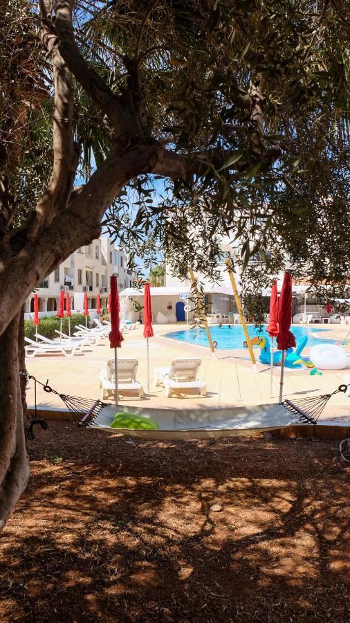 Amore Hotel Apts Paralimni Luaran gambar