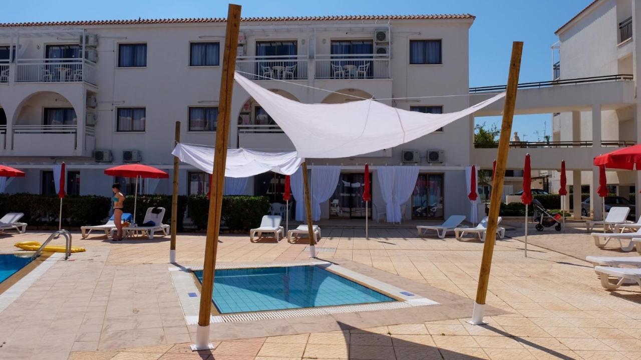 Amore Hotel Apts Paralimni Luaran gambar